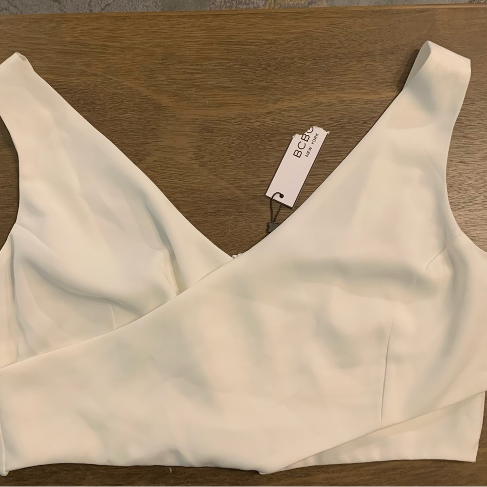 BCBG sleeveless cross cross top features a distinctive wrap-style v-neckline NWT